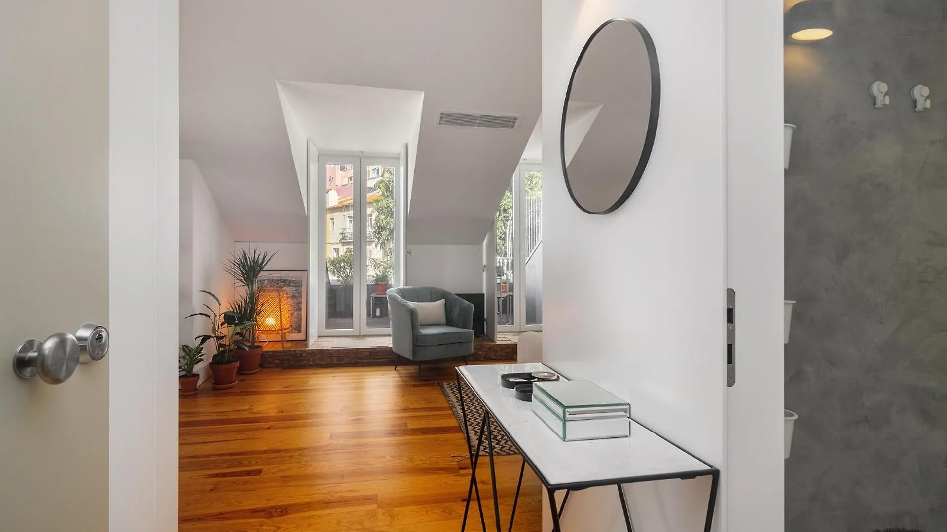 Апартаменты Whome Ultimate Lisbon Stay! Mid-Term Duplex With Terrace Португалия